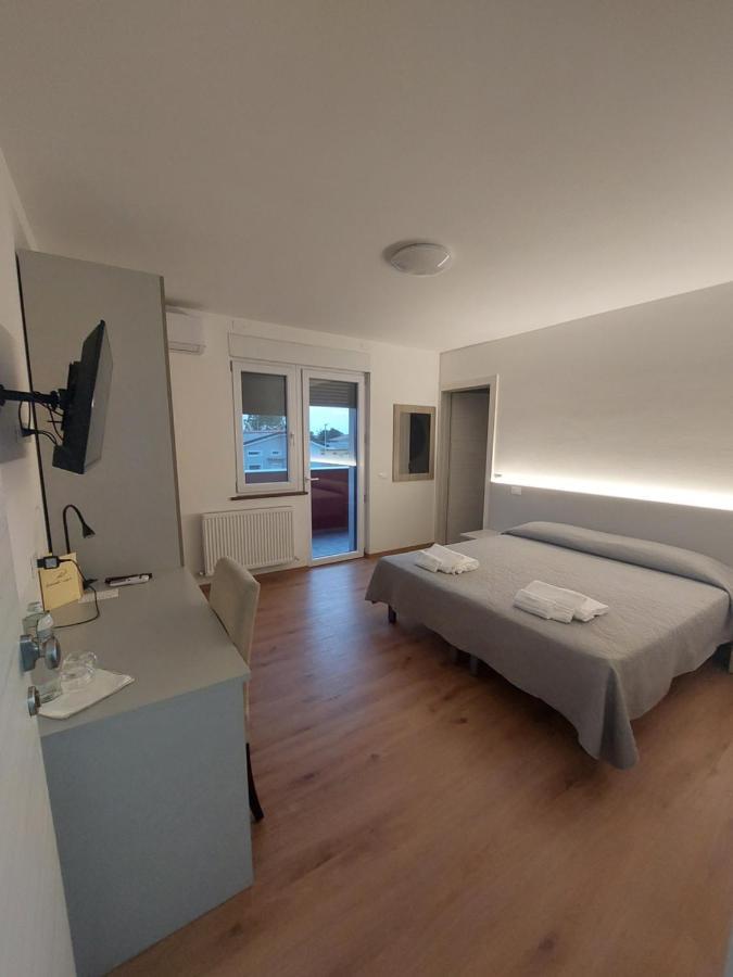 Locanda Rossa Otel Romans di Varmo Dış mekan fotoğraf
