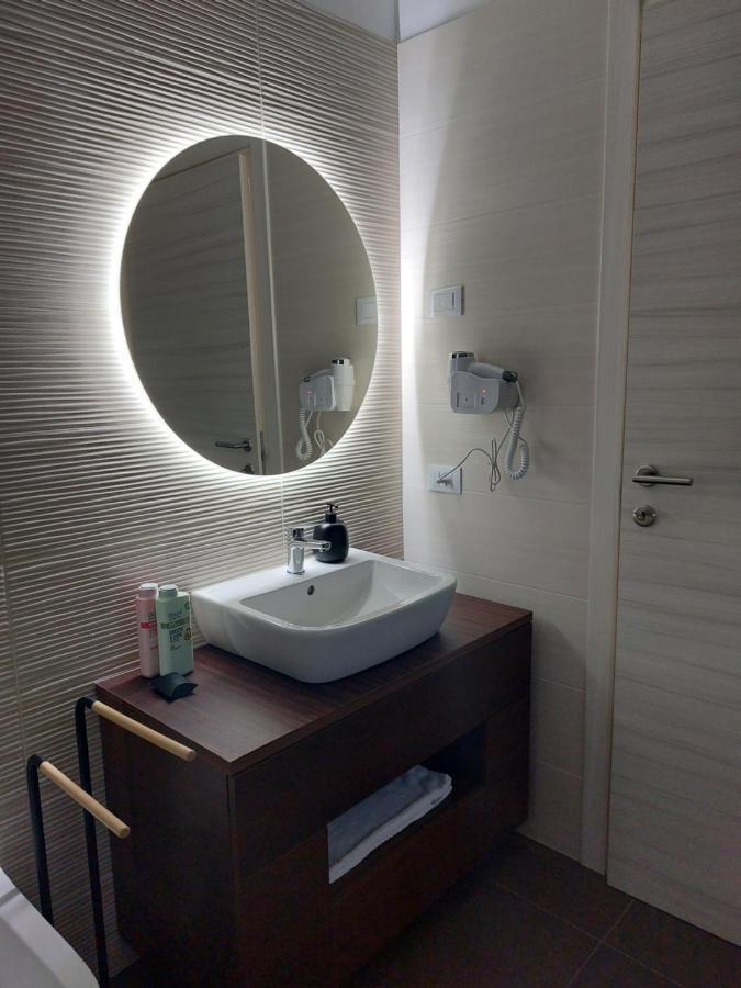 Locanda Rossa Otel Romans di Varmo Dış mekan fotoğraf