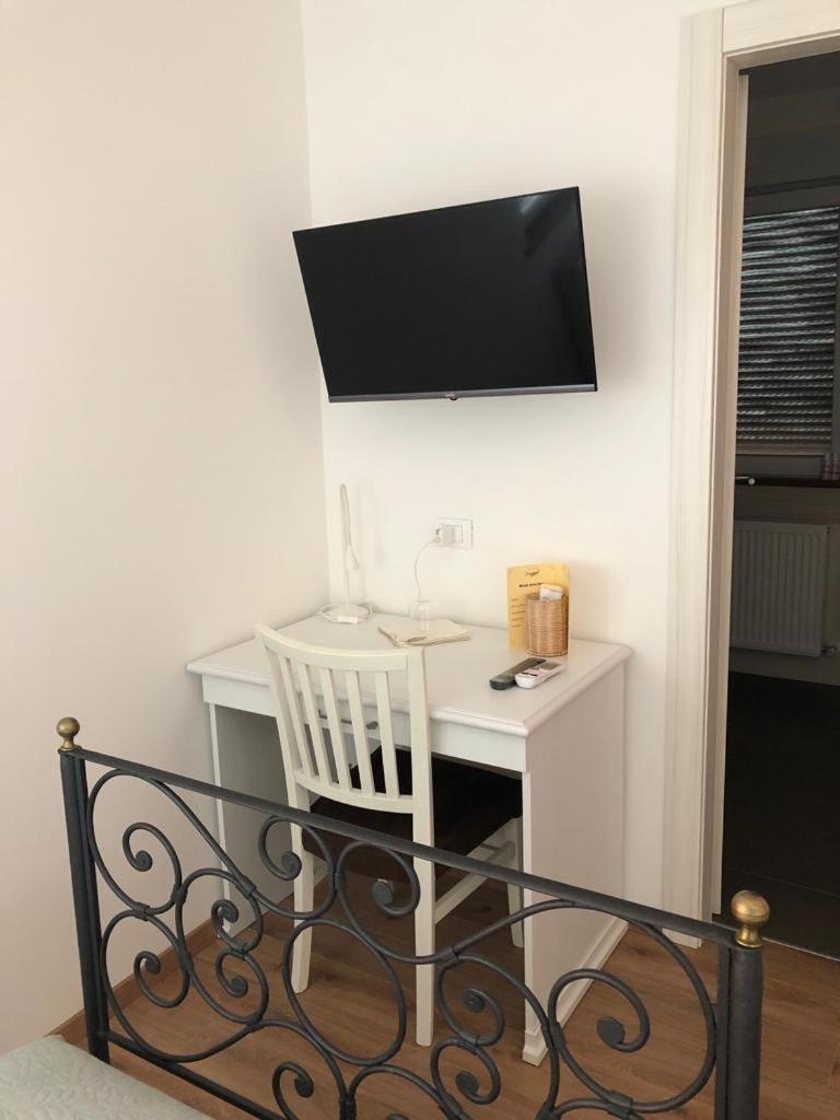 Locanda Rossa Otel Romans di Varmo Dış mekan fotoğraf